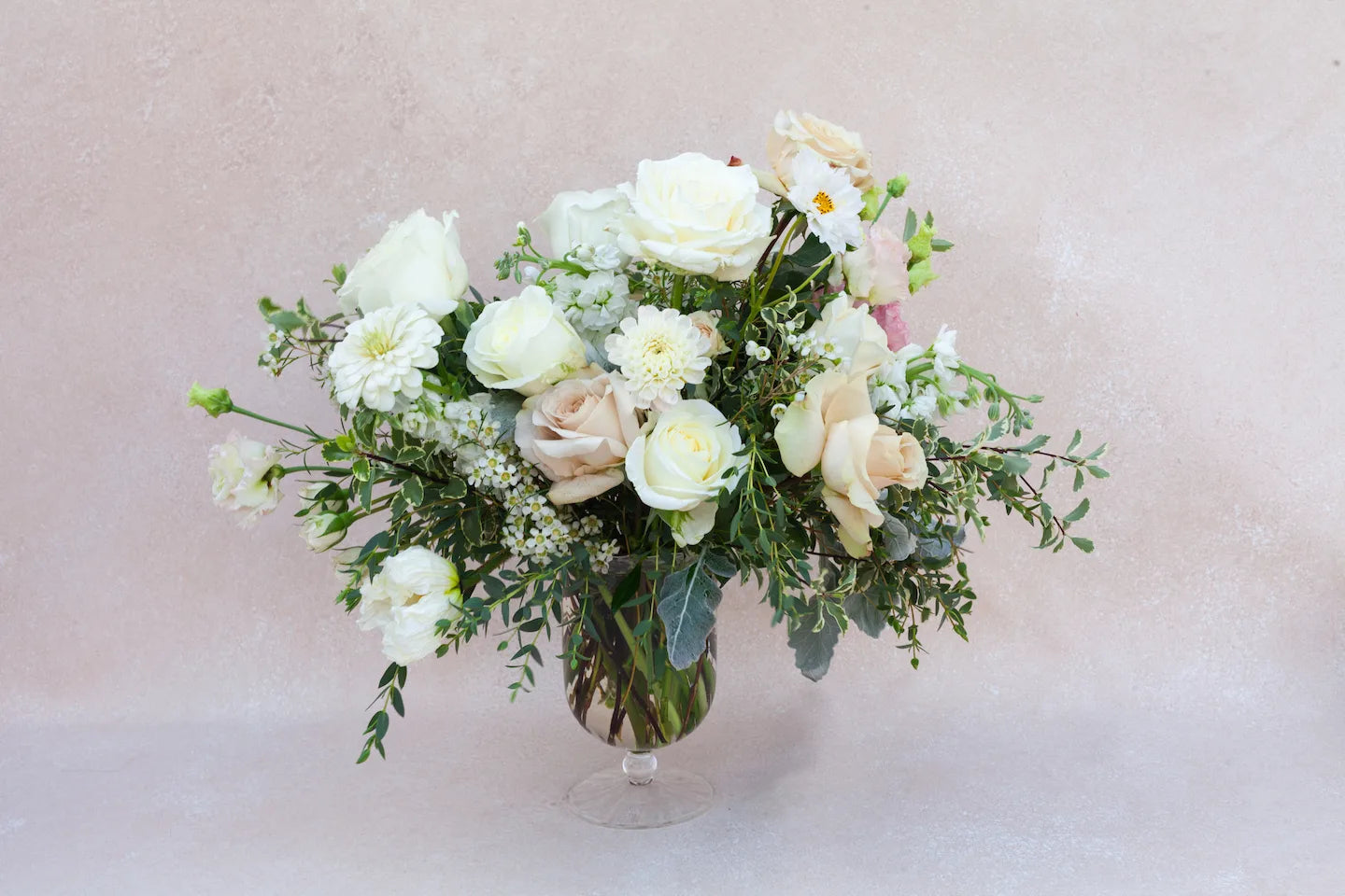 Neutral and elegant bouquet of garden flowers.